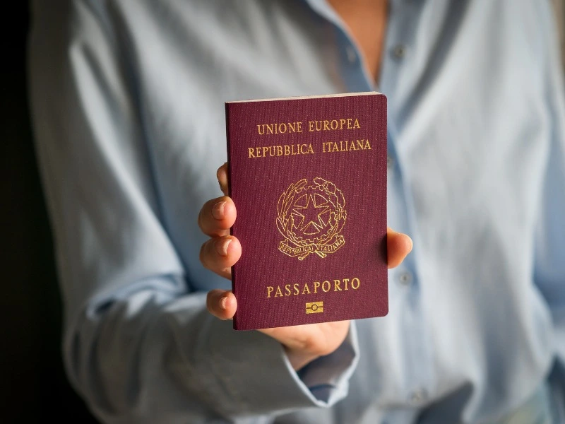 Support for issuing an Italian passport